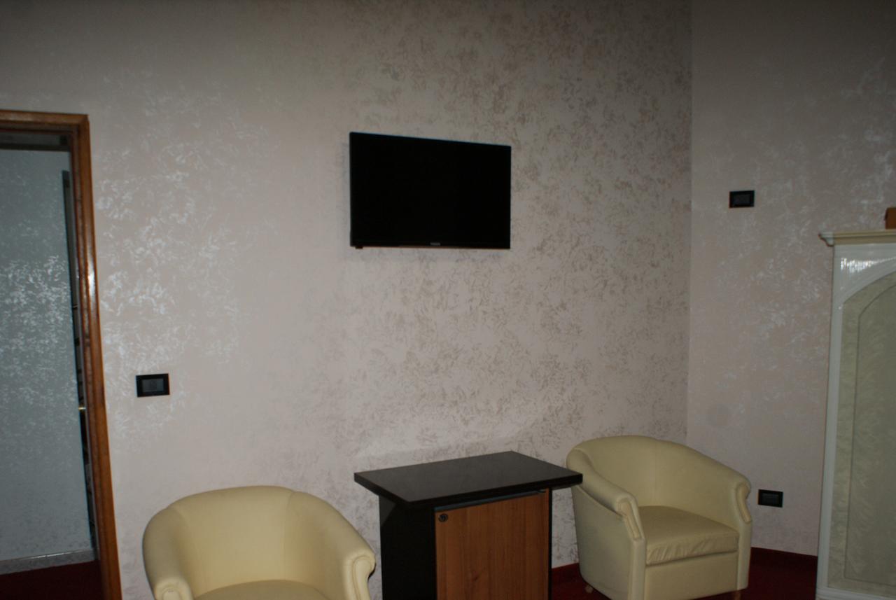 Garden Palase Hotel Fier Ngoại thất bức ảnh