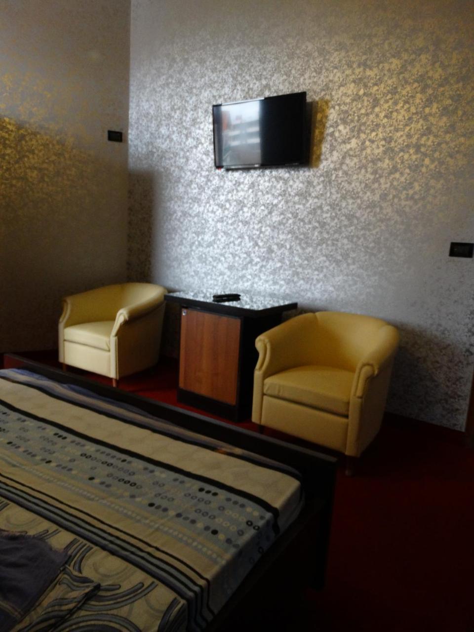 Garden Palase Hotel Fier Ngoại thất bức ảnh