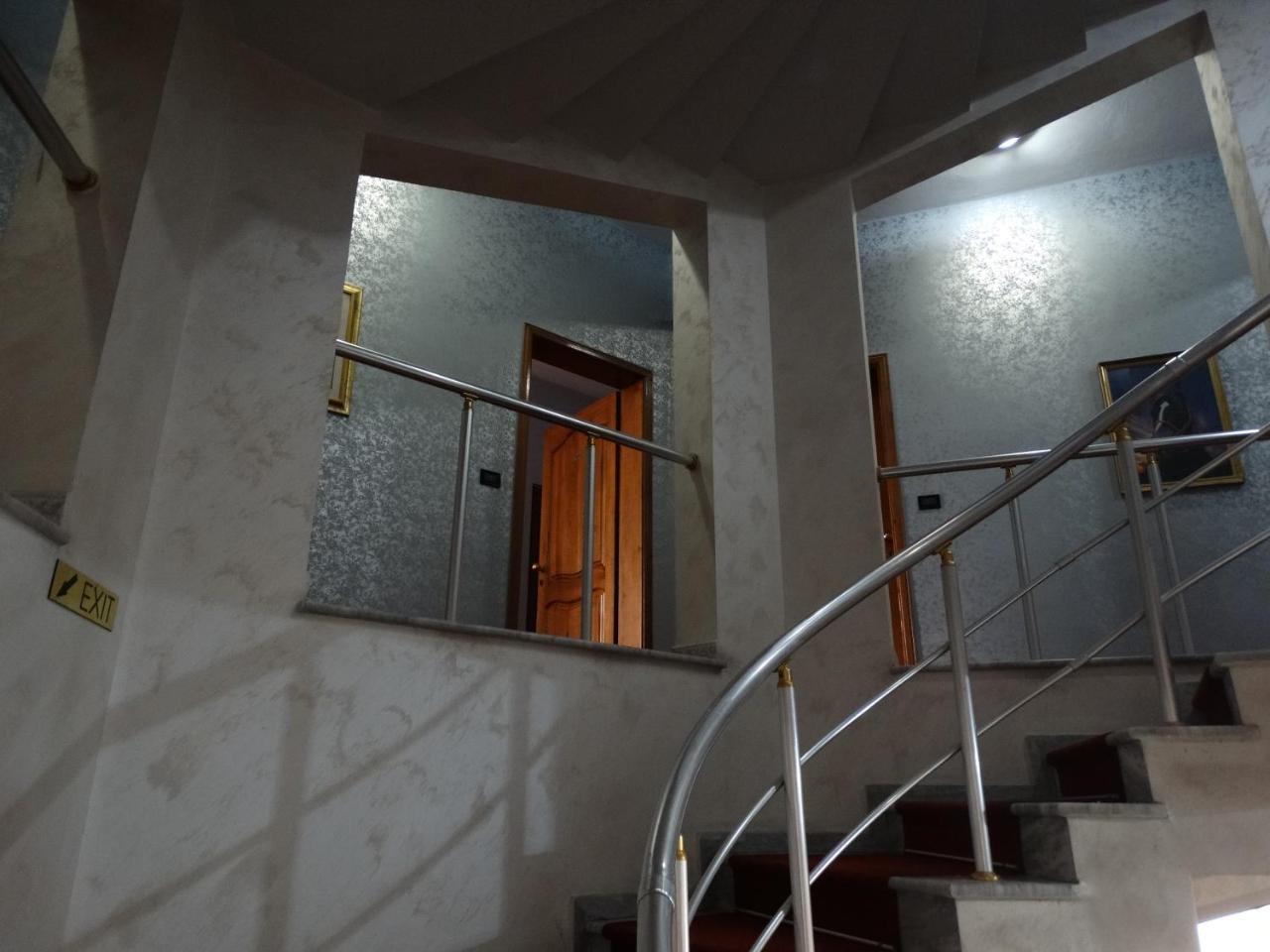 Garden Palase Hotel Fier Ngoại thất bức ảnh